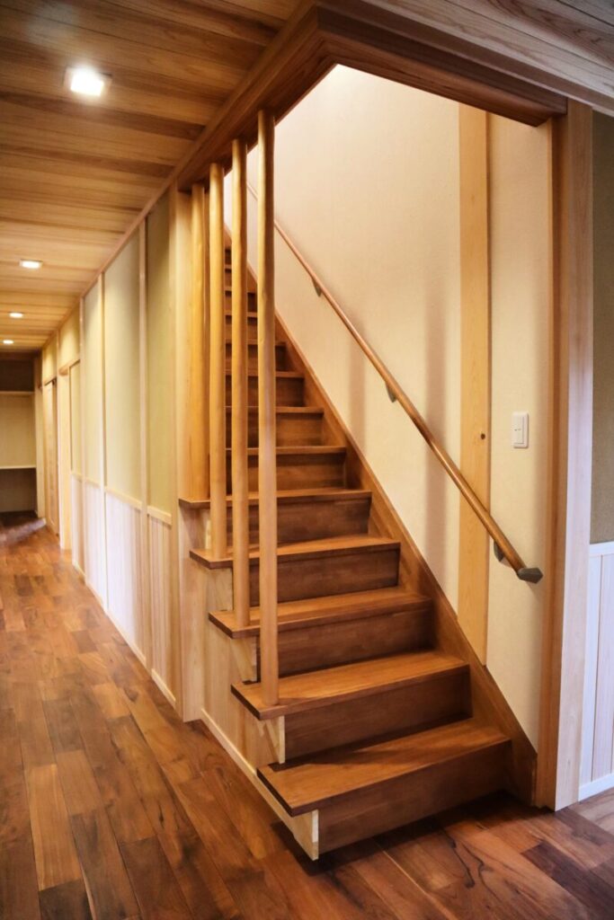 丸い格子がある階段