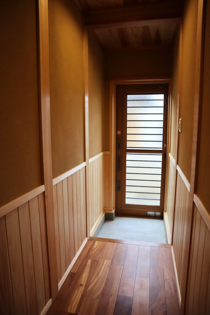 母屋へと続く勝手口