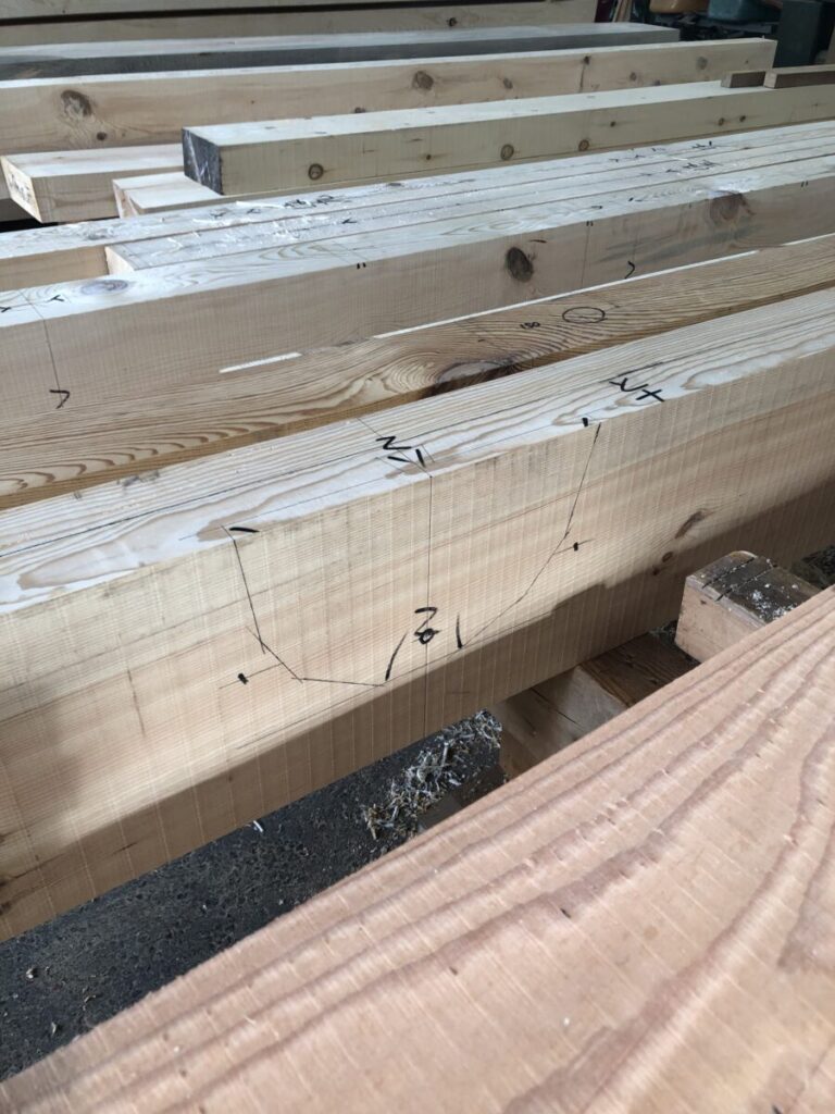 墨付けされた木材。